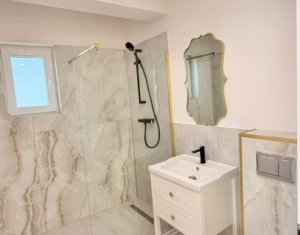 Apartment 3 rooms for sale in Floresti