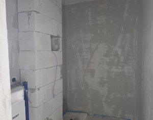 Apartament 2 camere, balcon, Intre Lacuri