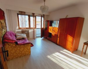 Apartament cu 2 camere decomandat | 2 balcoane | Etaj 3/4 | Marasti
