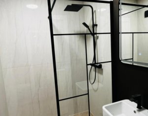 Apartament 3 camere, central Floresti