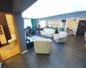 Vand apartament 2 camere, balcon, parcare, Andrei Muresanu