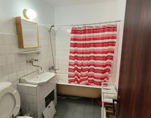 Vand apartament 3 camere ZORILOR