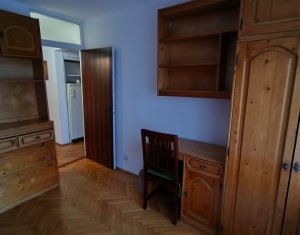 Vand apartament 3 camere ZORILOR