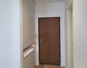 Apartament 3 camere, central Floresti