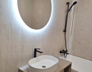 Apartament 3 camere, central Floresti