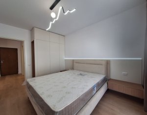 Apartament 3 camere, central Floresti
