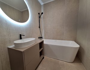 Apartament 3 camere, central Floresti