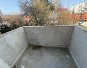 Apartament cu 3 camere, balcon cu priveliste catre gradina