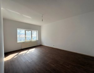 Apartament cu 3 camere, balcon cu priveliste catre gradina