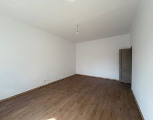 Apartament cu 3 camere, balcon cu priveliste catre gradina