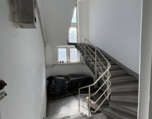 Apartament extrem de spatios, in vila interbelica, curte si gradina proprie !!