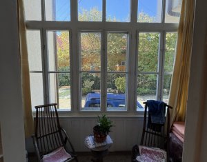 Apartament extrem de spatios, in vila interbelica, curte si gradina proprie !!