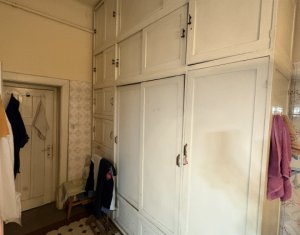 Apartament extrem de spatios, in vila interbelica, curte si gradina proprie !!