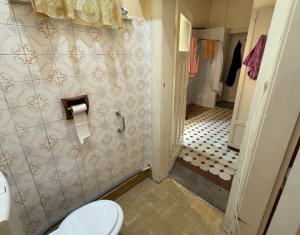 Apartament extrem de spatios, in vila interbelica, curte si gradina proprie !!