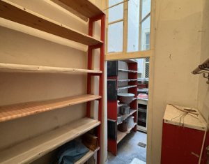 Apartament extrem de spatios, in vila interbelica, curte si gradina proprie !!