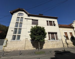 Apartament extrem de spatios, in vila interbelica, curte si gradina proprie !!