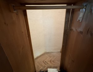 Apartament extrem de spatios, in vila interbelica, curte si gradina proprie !!