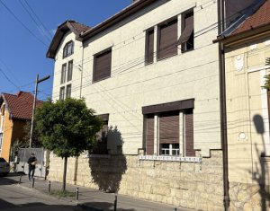 Apartament extrem de spatios, in vila interbelica, curte si gradina proprie !!