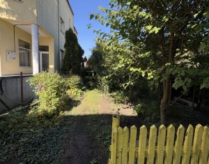 Apartament extrem de spatios, in vila interbelica, curte si gradina proprie !!