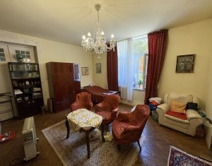 Apartament extrem de spatios, in vila interbelica, curte si gradina proprie !!
