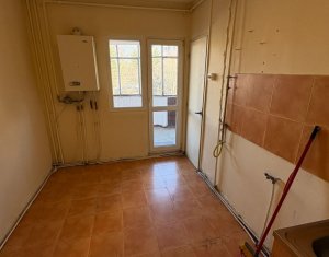 Apartament 2 camere, Plopilor, etaj 1, camere decomandate, centrala proprie ! 