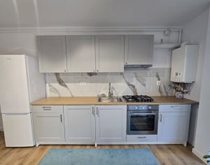 Apartament  2 camere, etaj intermediar, parcare, zona centrala Floresti