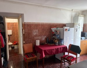 De vanzare apartament cu 4 camere 2 bai balcon Zona Bucium