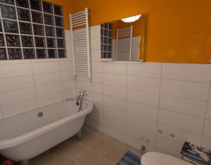 Apartament la casa, centru, zona Primariei