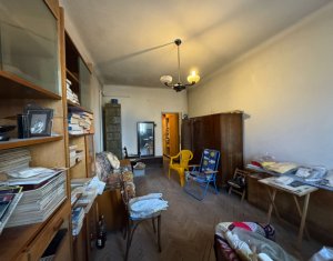 Apartament central, la curte comuna, Motilor, 56 mp