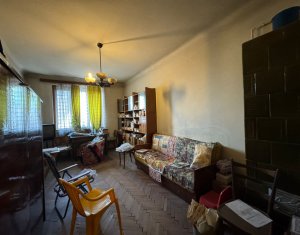 Apartament central, la curte comuna, Motilor, 56 mp