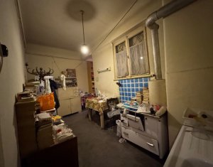 Apartament central, la curte comuna, Motilor, 56 mp