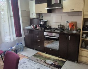 Apartament cu doua camere, decomandat, Zona Florilor