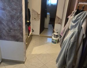 Apartament cu doua camere, decomandat, Zona Florilor