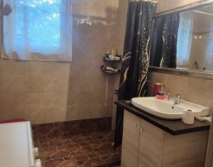 Apartament cu doua camere, decomandat, Zona Florilor