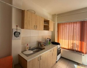 Apartament cochet, etajul 3/5, zona Edgar Quinet