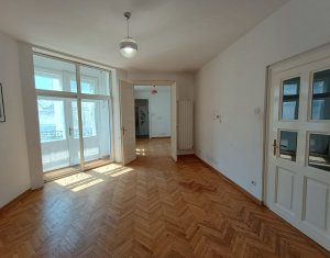 Apartament interbelic deosebit, 84 mp, la câțiva pași de Piața Unirii