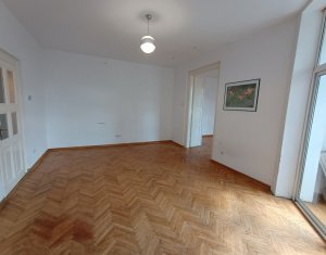 Apartament interbelic deosebit, 84 mp, la câțiva pași de Piața Unirii