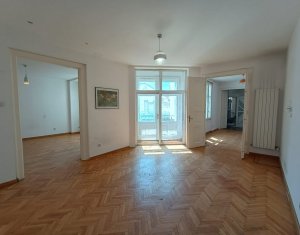 Apartament interbelic deosebit, 84 mp, la câțiva pași de Piața Unirii