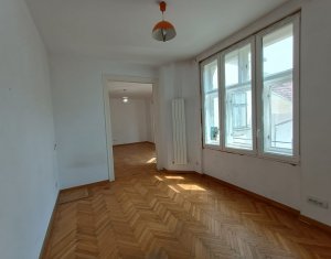 Apartament interbelic deosebit, 84 mp, la câțiva pași de Piața Unirii