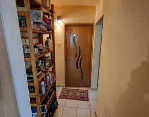 Apartament cu 3 camere, 2 bai, etaj 3/4, cartierul Gheorgheni