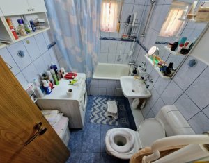 Apartament cu 3 camere, 2 bai, etaj 3/4, cartierul Gheorgheni