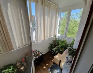 Apartament cu 3 camere, 2 bai, etaj 3/4, cartierul Gheorgheni