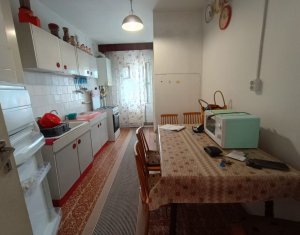 Apartament cu 4 camere 2 bai camara debara Piata Flora