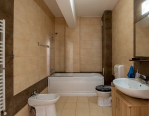 EXCLUSIV 2 camere decomandate, terasă de 40 mp, garaj inclus