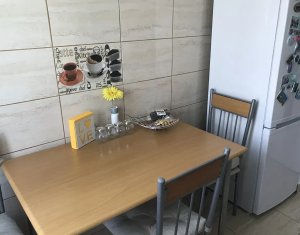 Vand Apartament cu 2 camere Aleea Bizusa etaj intermediar Persoana Fizica
