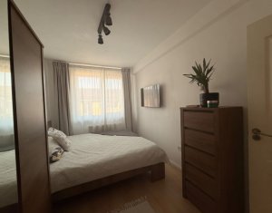 De vanzare apartament cu 3 camere zona str Ioan Rusu