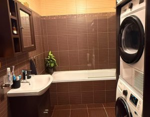 De vanzare apartament cu 3 camere zona str Ioan Rusu