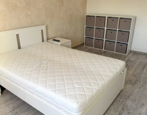 Apartament decomandat, etaj 3/4, Intre Lacuri