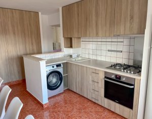 Apartament decomandat, etaj 3/4, Intre Lacuri