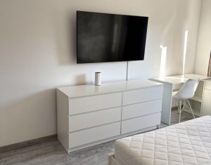 Apartament decomandat, etaj 3/4, Intre Lacuri